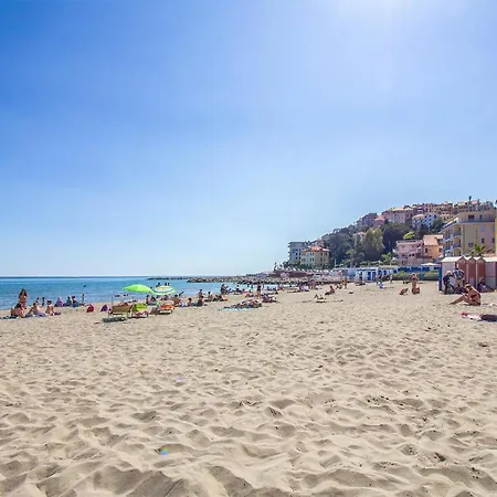 1 Bedroom Stunning In Diano Marina