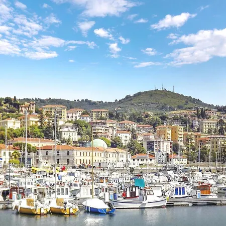 1 Bedroom Stunning In Holiday home Diano Marina